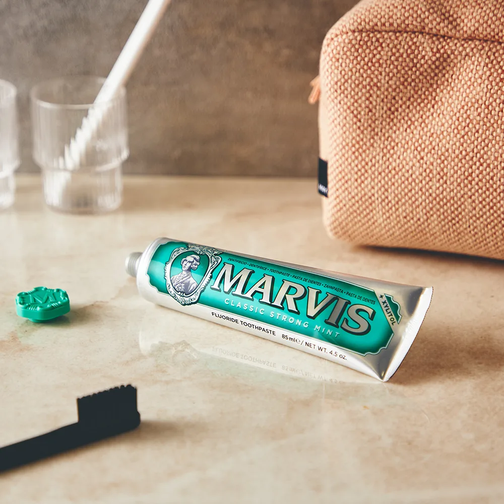 Twentyseven Toronto - Marvis Classic Strong Toothpaste 85ml
