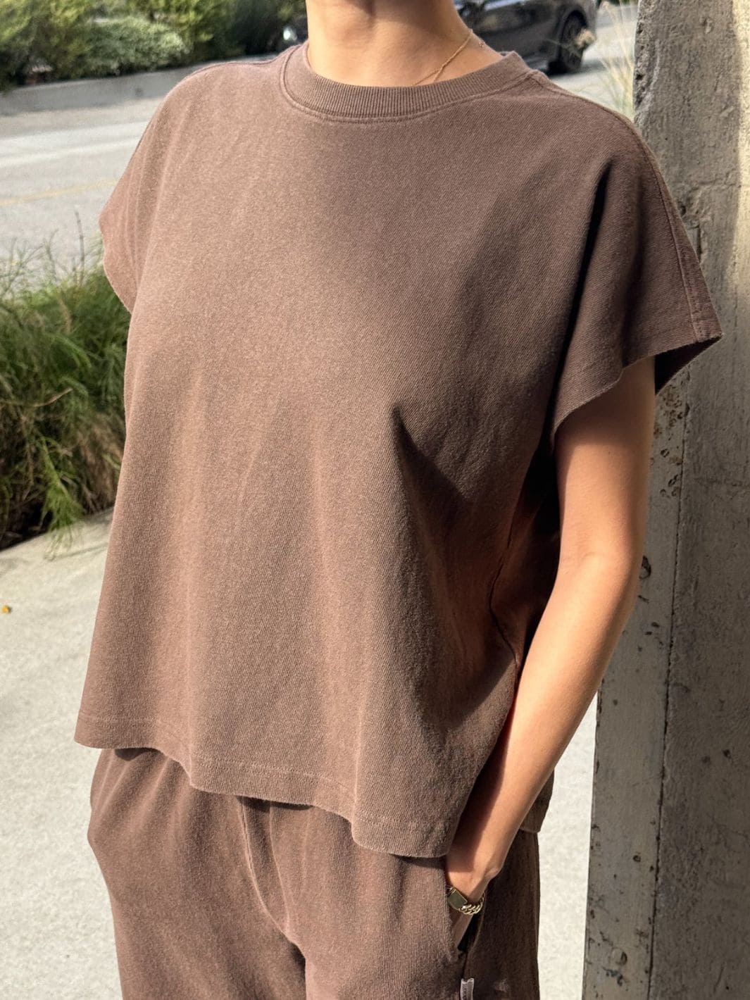 Le Bon Shoppe Jeanne Tee in Chocolate | Twentyseven Toronto