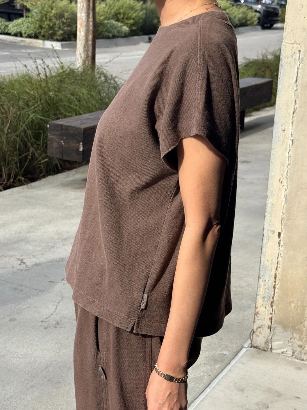 Le Bon Shoppe Jeanne Tee in Chocolate | Twentyseven Toronto