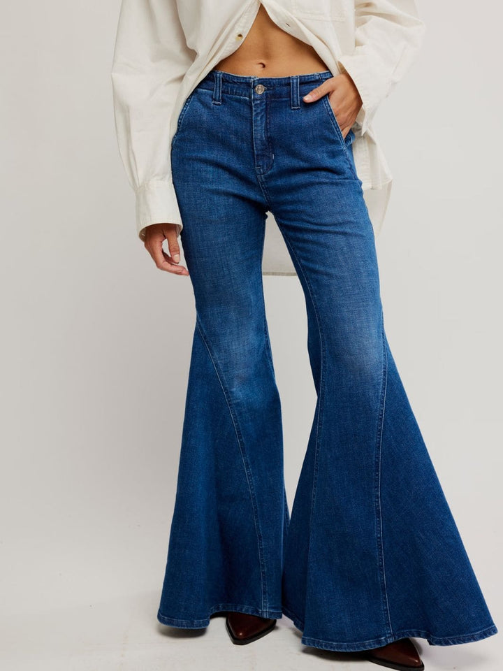 Free People We the Free Marque Flare Jeans in Kora | Twentyseven Toronto