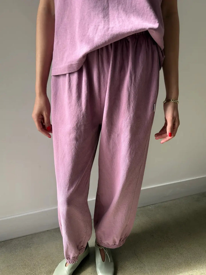 A front view of a model wearing the Le Bon Shoppe Balloon Pants in Dusty Lilac paired with a matching top and light green shoes | Twentyseven