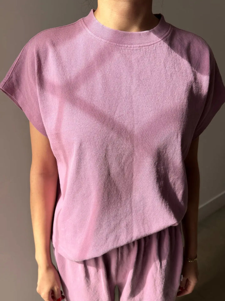 A straight-on torso view of a model wearing the relaxed-fit Le Bon Shoppe Jeanne Tee in Dusty Lilac | Twentyseven