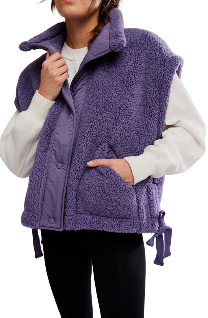 Scout it Out Vest- Graphite