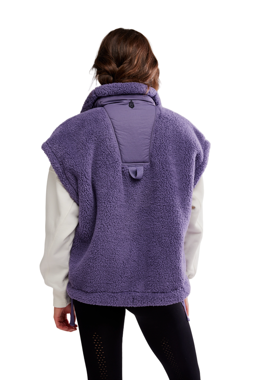 Scout it Out Vest- Graphite