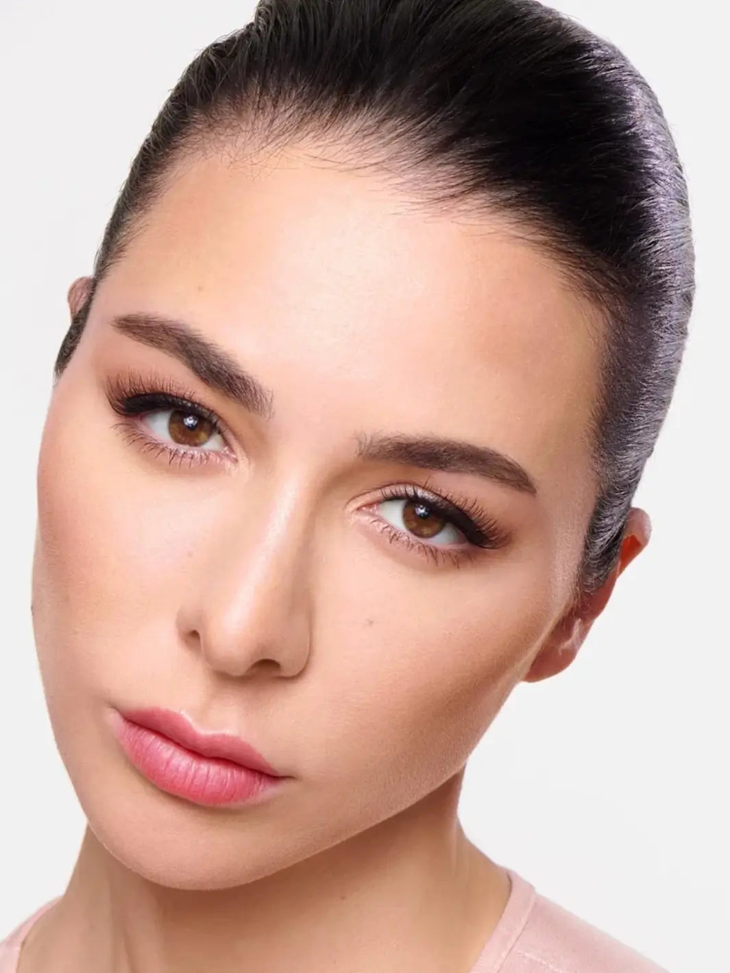 Portrait of a brunette woman displaying the soft nude-pink shade of the Wonderskin WONDER BLADING Peel & Reveal Lip Color Kit - XOXO | Twentyseven