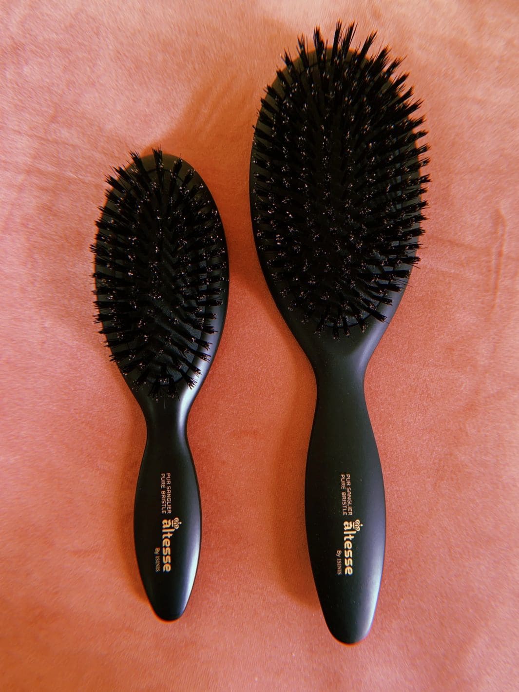 Isinis. Oval Pad Brush with boar bristles small