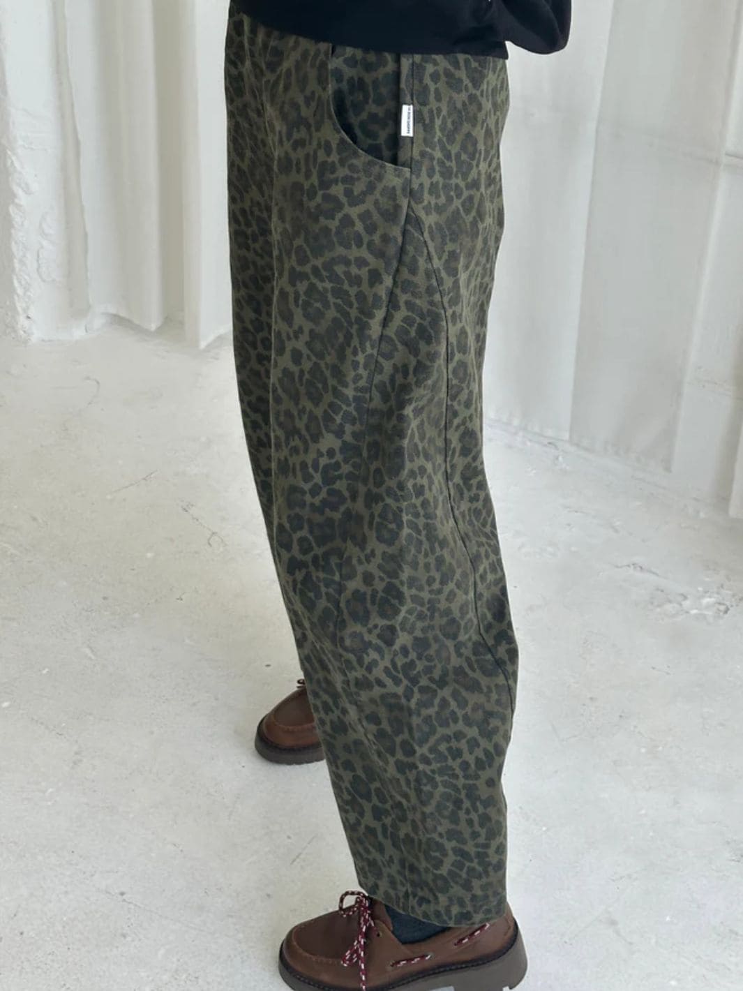 Le Bon Shoppe Arc Pants in Fern Leopard | Twentyseven Toronto