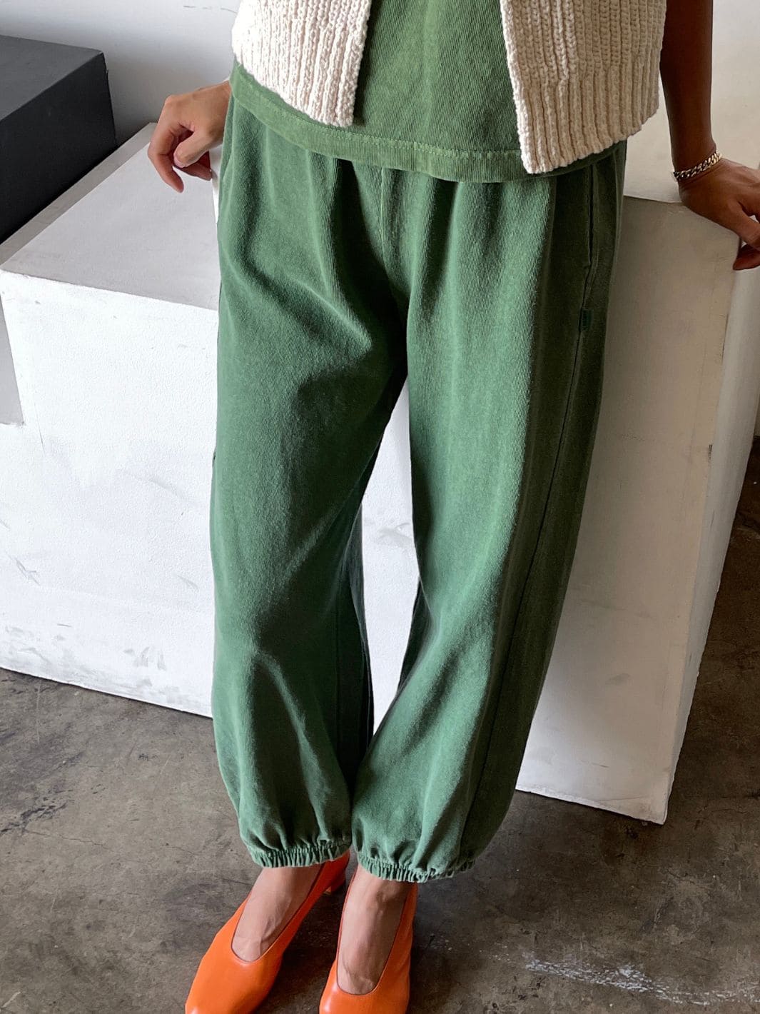 【BAON】23FW★ [BAONHAUS] cut nylon banding balloon pants Le Bon Shoppe Balloon Pants in Basil | Twentyseven Toronto