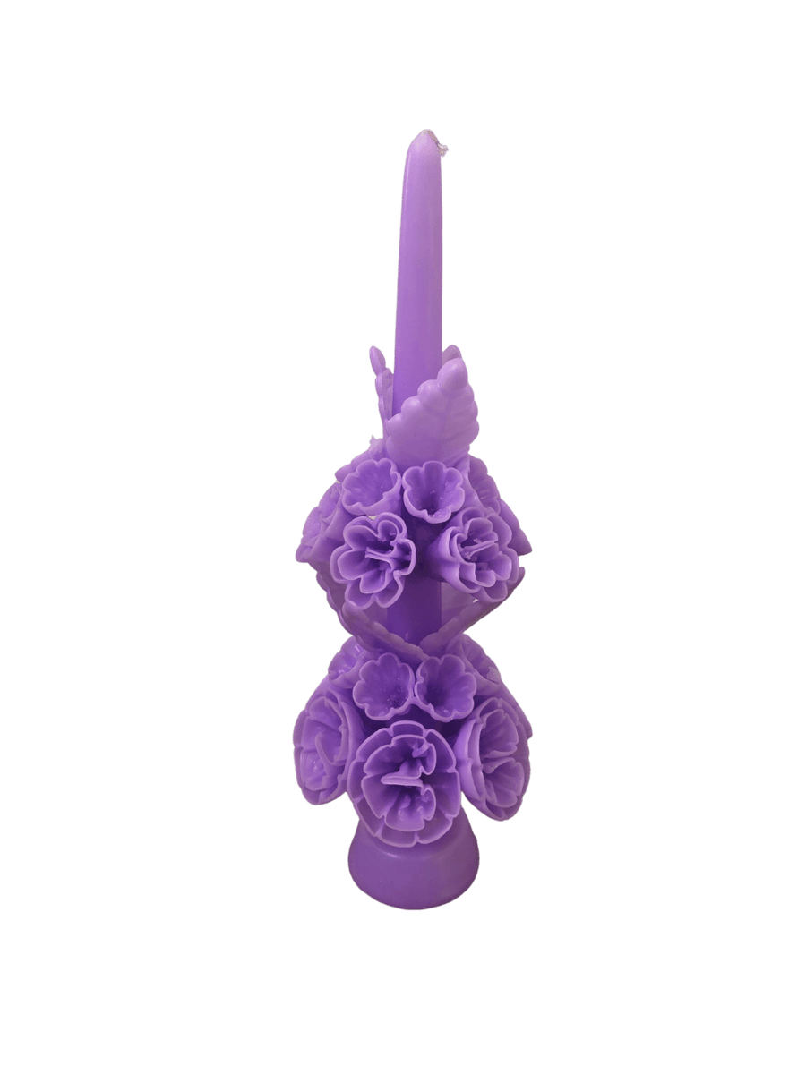 Purple floral wax candle called the Banderilla Scaled Candle in Lavender from Cereria de Jesus against a transparent background | Twentyseven Toronto