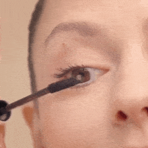 Woman applying black mascara wand from Beauty from Bees to her eyelash showcasing the lengthening and volumizing effect | Twentyseven