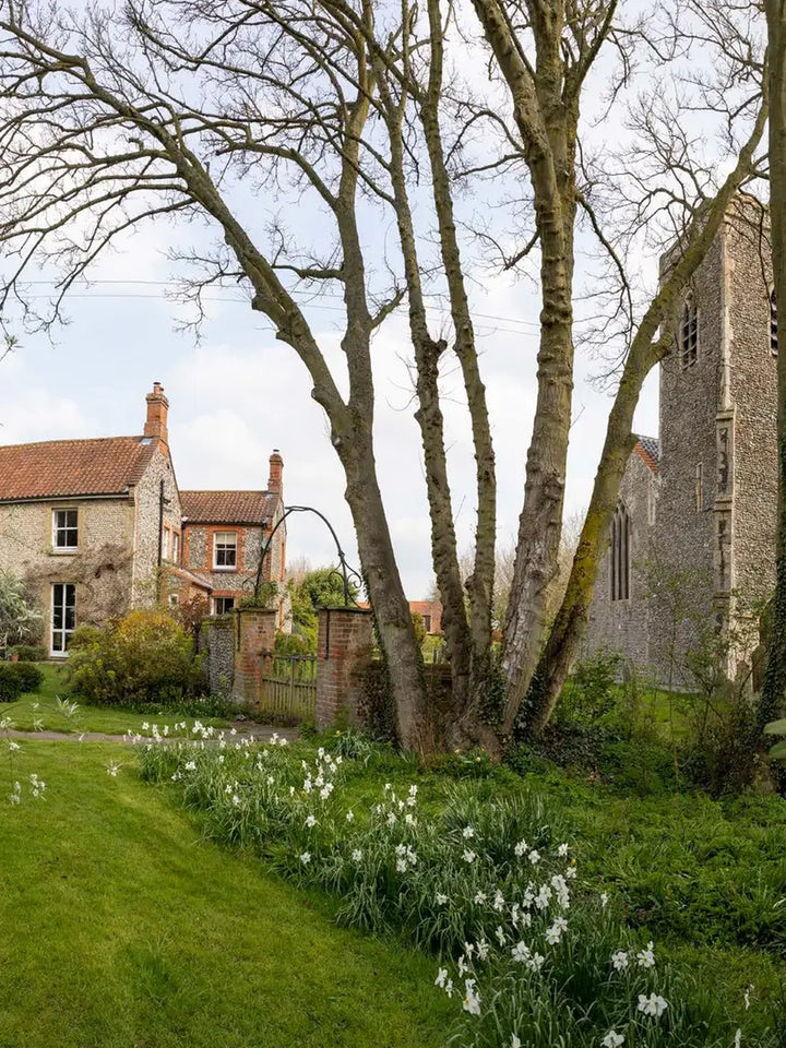English country home and garden featured in British Designers at Home by Jenny Rose-Innes | Twentyseven Toronto