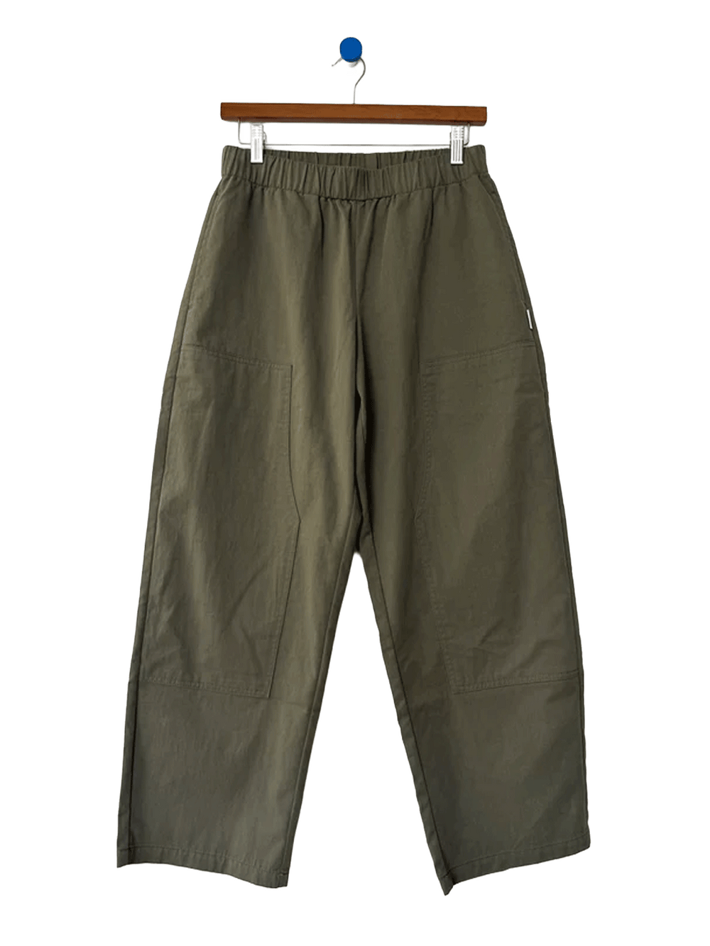 Le Bon Shoppe Gardener’s Pants in Army Green featuring an elastic waistband, relaxed tapered leg, and carpenter-inspired front patch pockets | Twentyseven Toronto