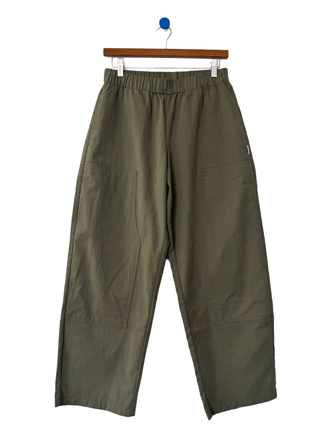 Le Bon Shoppe Gardener’s Pants in Army Green featuring an elastic waistband, relaxed tapered leg, and carpenter-inspired front patch pockets | Twentyseven Toronto
