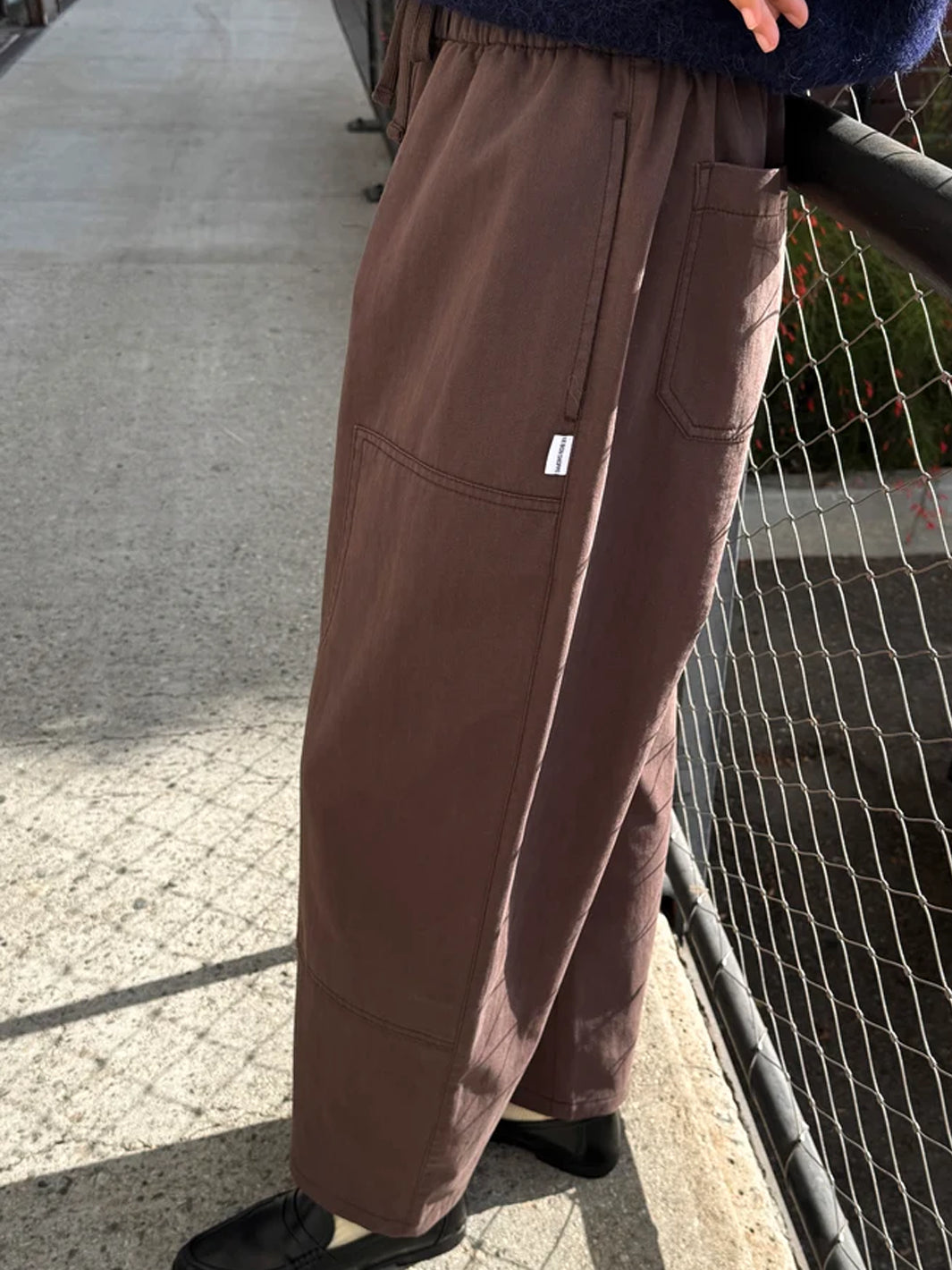 Le Bon Shoppe Gardener’s Pants in Espresso, featuring a relaxed wide-leg fit, elastic waistband and utility-style pockets | Twentyseven Toronto