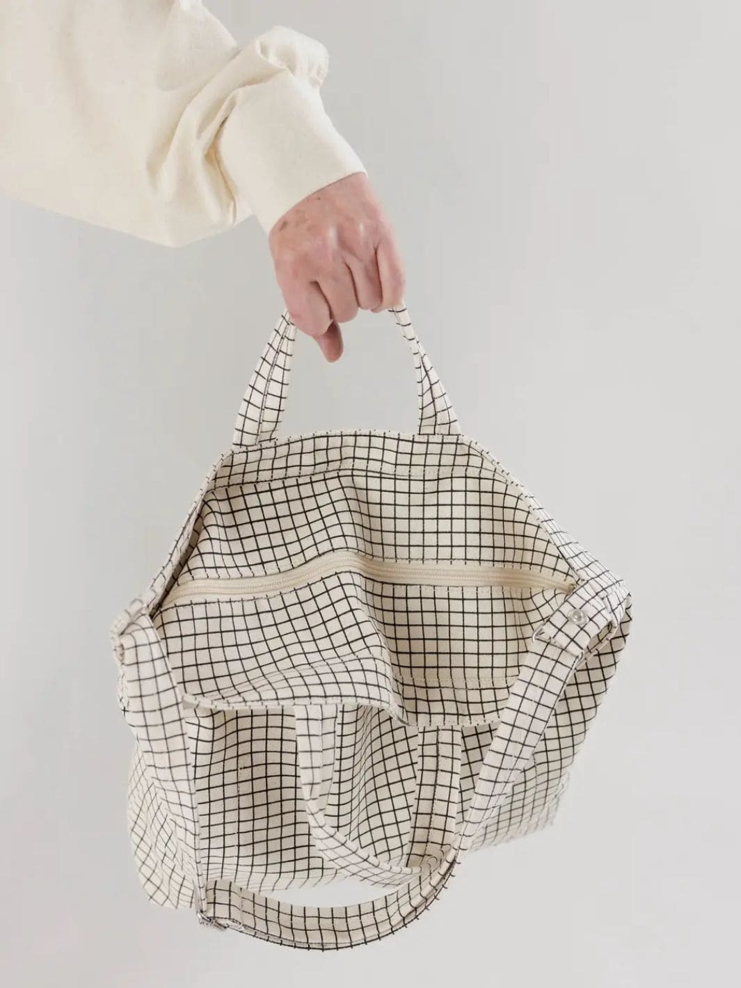 BAGGU Horizontal Zip Duck Bag in Natural Grid | Twentyseven Toronto