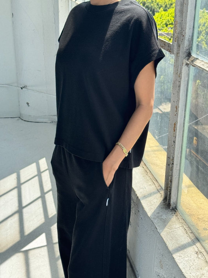 Le Bon Shoppe Jeanne Tee in Black | Twentyseven Toronto