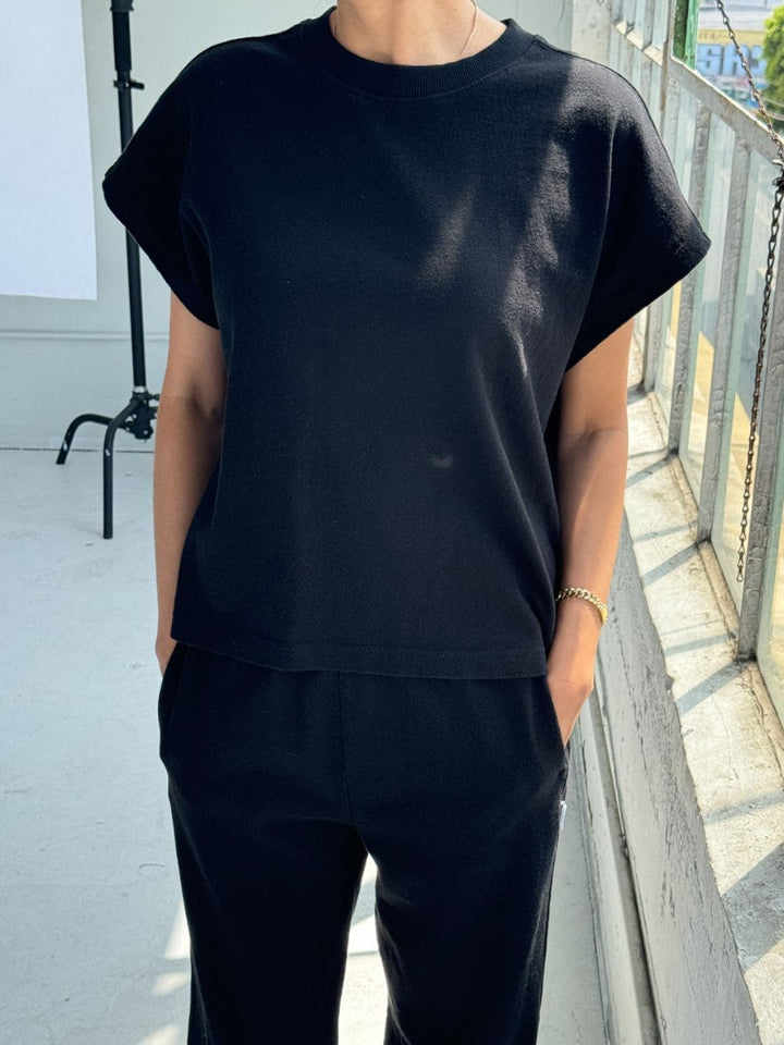Le Bon Shoppe Jeanne Tee in Black | Twentyseven Toronto