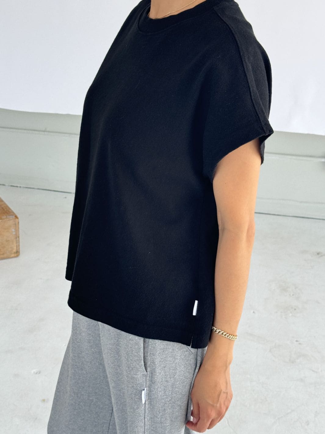 Le Bon Shoppe Jeanne Tee in Black | Twentyseven Toronto