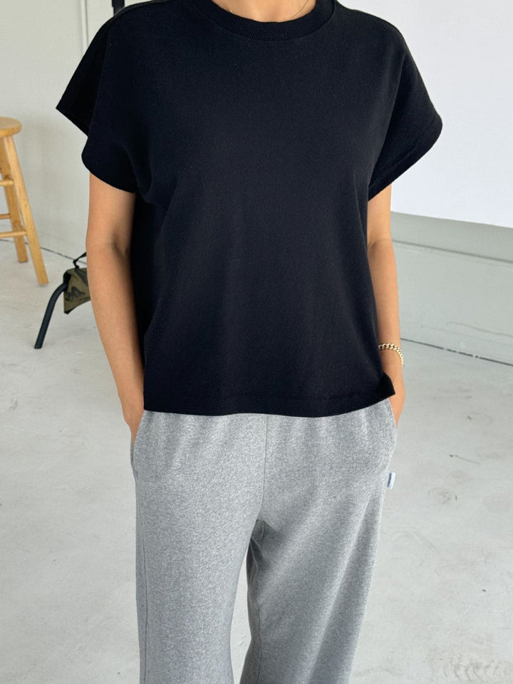 Le Bon Shoppe Jeanne Tee in Black | Twentyseven Toronto