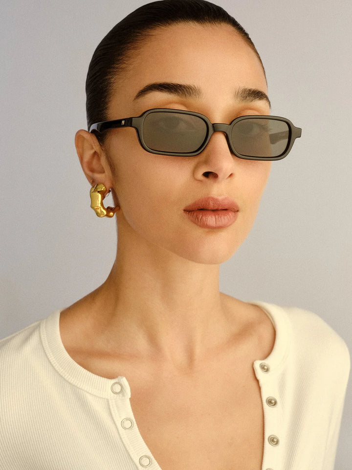 Model wearing Le Specs Pilferer sunglasses in black with khaki mono lenses | Twentyseven Toronto