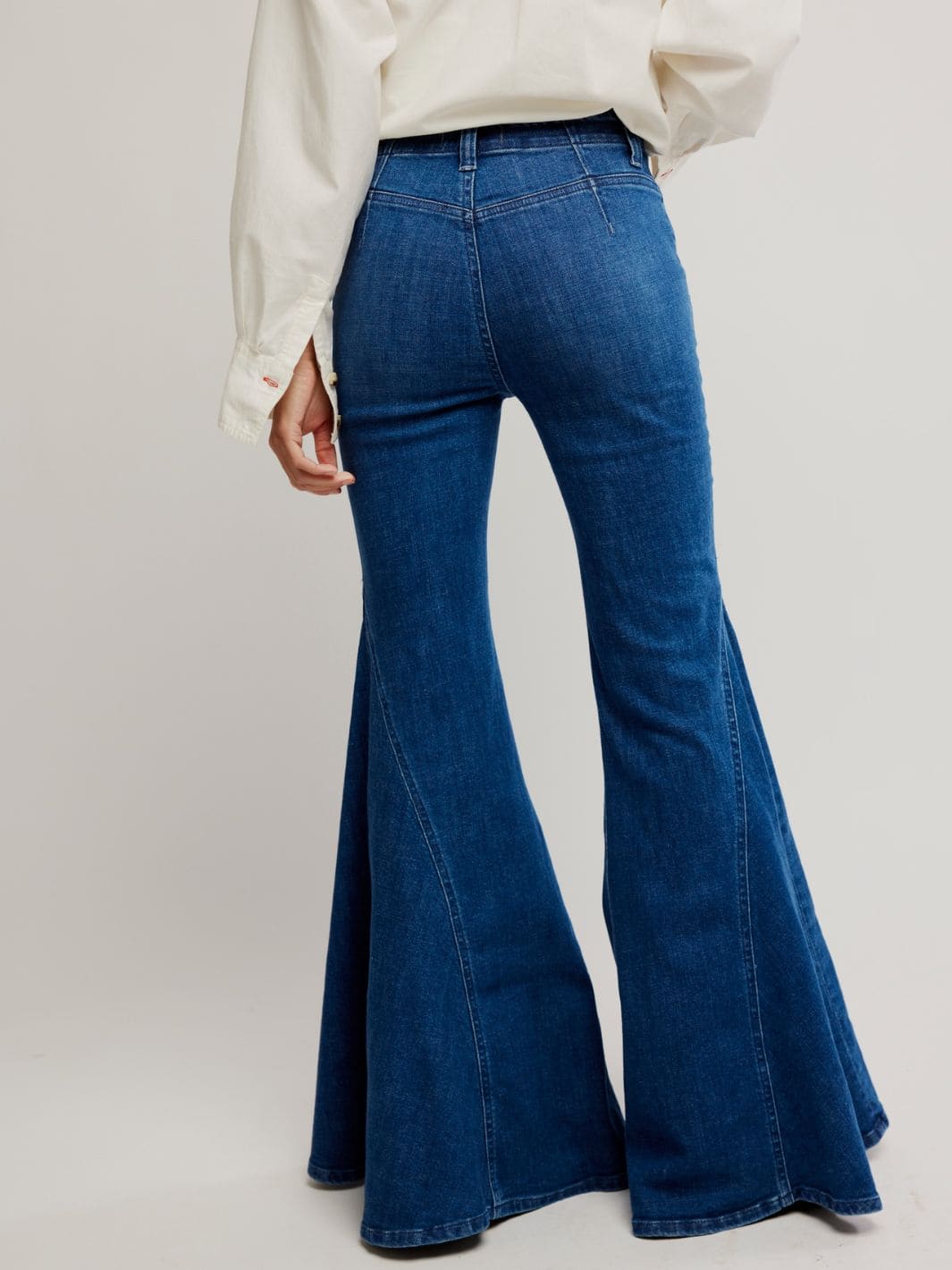 Free People We the Free Marque Flare Jeans in Kora | Twentyseven Toronto