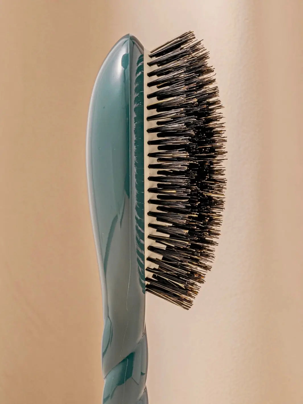 Close-up side profile shot highlights the tiered bristle design of La Bonne Brosse N.01 The Shine & Care Hairbrush The Universal Brush in Ink Blue | Twentyseven Toronto