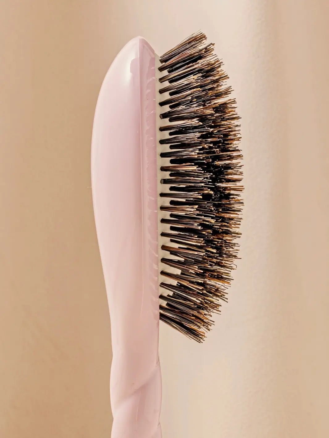 Close-up side profile shot highlights the tiered bristle design of La Bonne Brosse N.01 The Shine & Care Hairbrush The Universal Brush in Lilac Pink | Twentyseven Toronto
