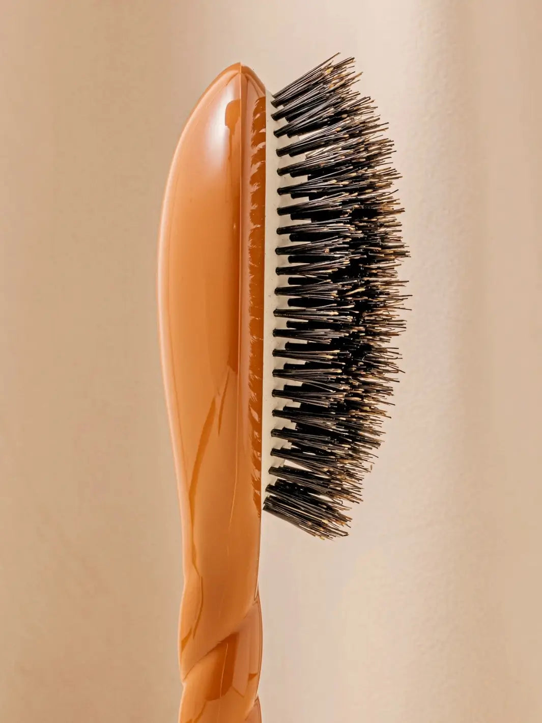 Close-up side profile shot highlights the tiered bristle design of La Bonne Brosse N.01 The Shine & Care Hairbrush The Universal Brush in Terracotta | Twentyseven Toronto