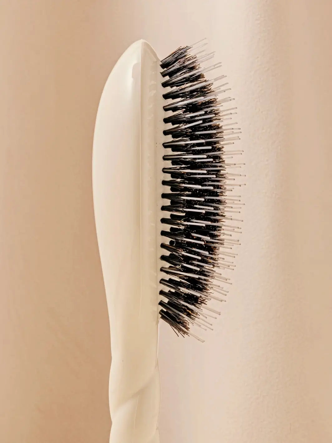 Close-up side profile shot highlights the tiered bristle design of La Bonne Brosse N.02 Large The Essential Detangling & Conditioning Brush in Creamy White | Twentyseven Toronto