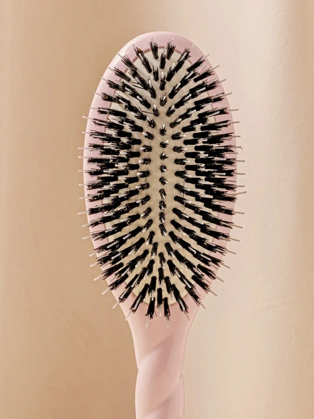 Front shot of the oval head and high-quality tufts of La Bonne Brosse N.02 Large The Essential Detangling & Conditioning Brush in Lilac Pink | Twentyseven Toronto
