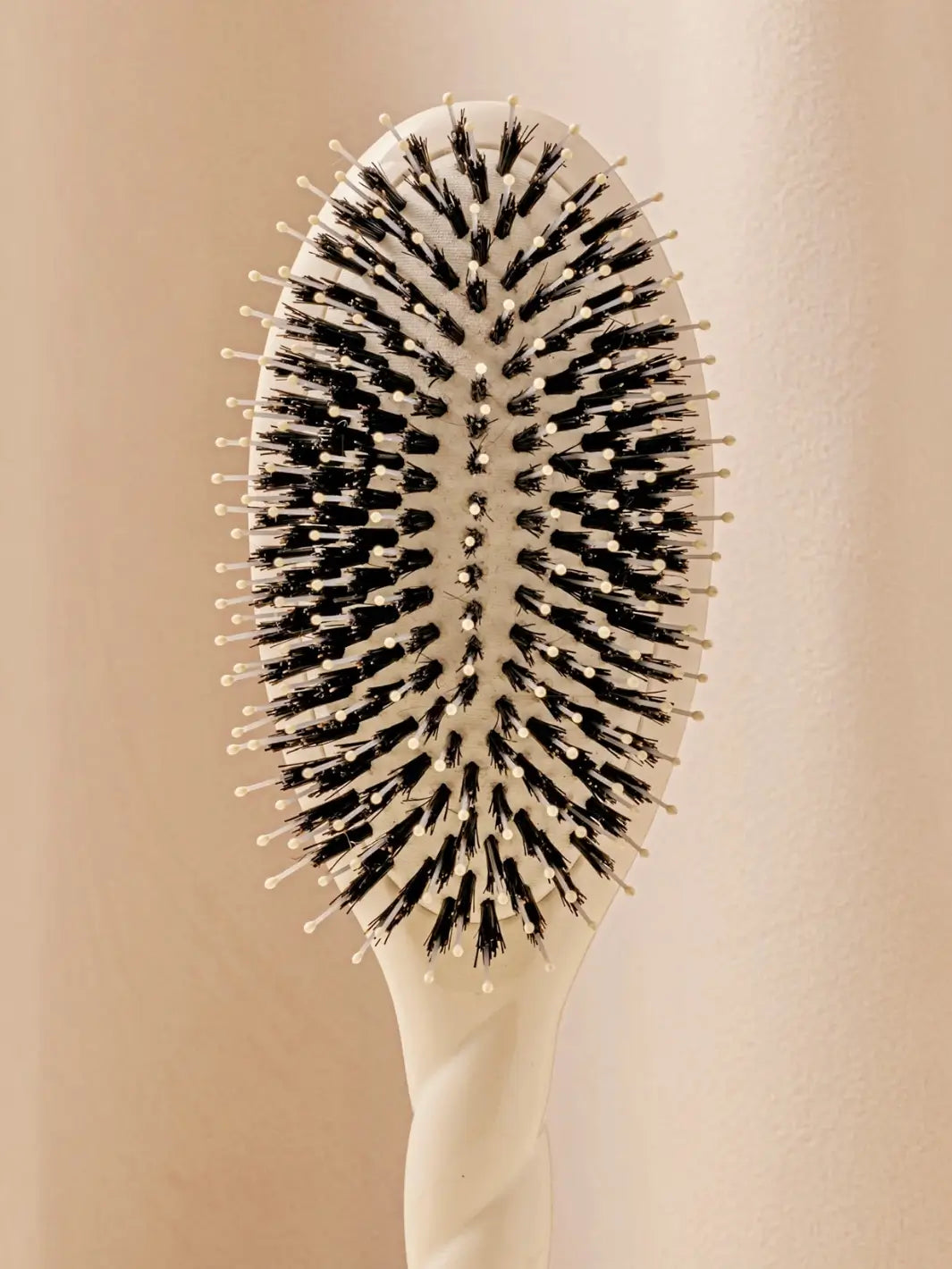 Close up front shot of La Bonne Brosse N.03 Large The Essential Softness & Sensitive Scalp Brush in Creamy White | Twentyseven Toronto
