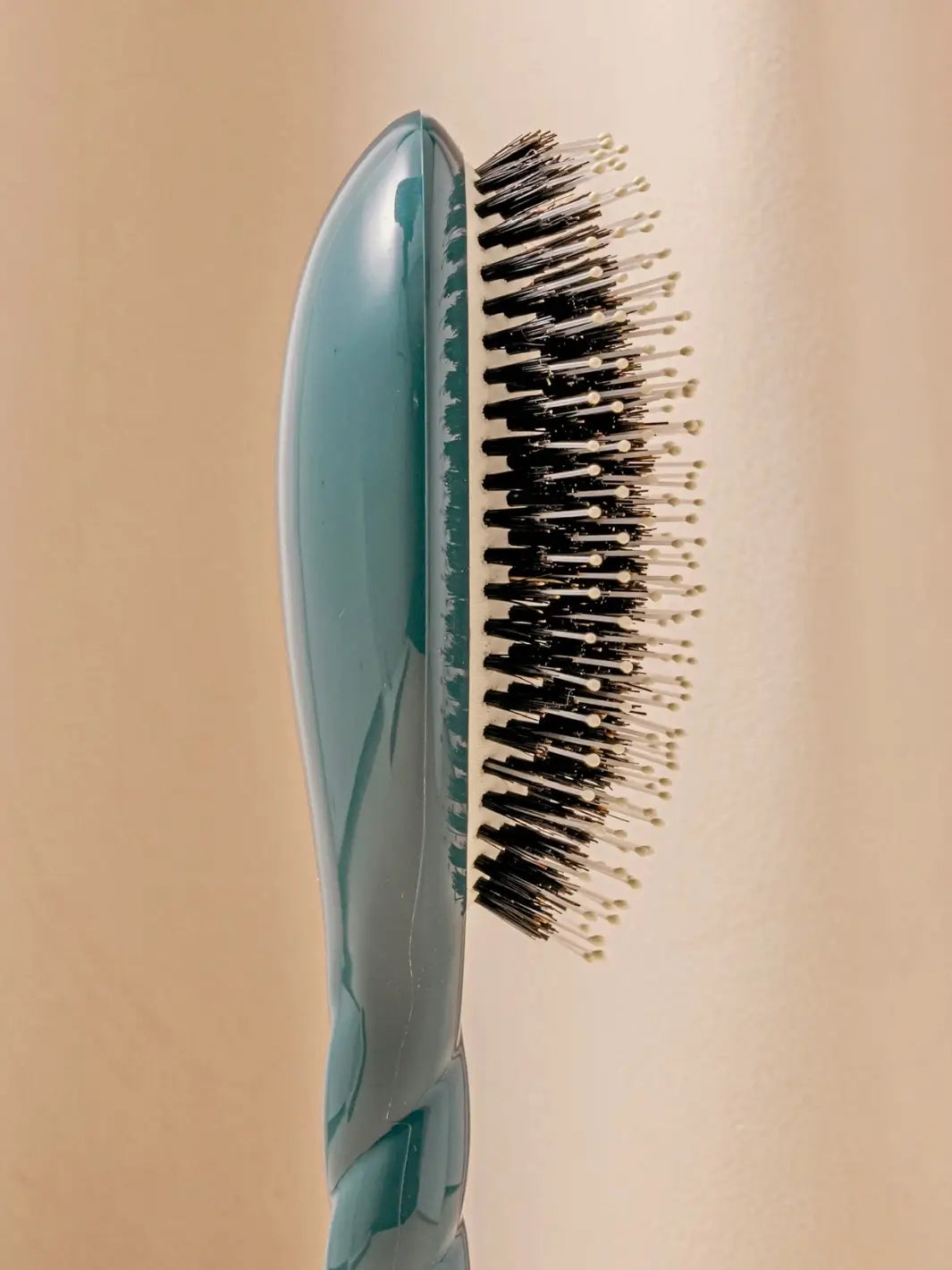 Close-up side image highlights the tiered bristle design of La Bonne Brosse N.03 Large The Essential Softness & Sensitive Scalp Brush in Ink Blue  | Twentyseven Toronto