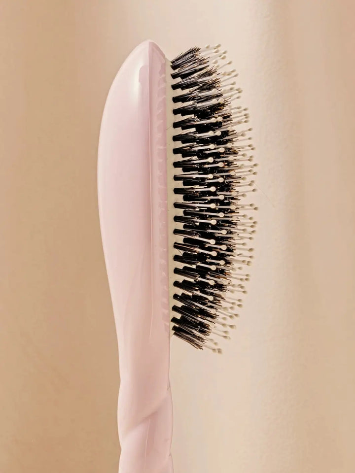 Close-up side image highlights the tiered bristle design of La Bonne Brosse N.03 Large The Essential Softness & Sensitive Scalp Brush in Lilac Pink | Twentyseven Toronto