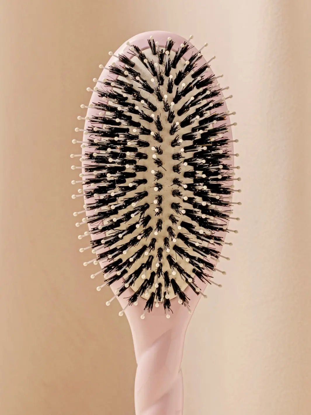 Close up front shot of La Bonne Brosse N.03 Large The Essential Softness & Sensitive Scalp Brush in Lilac Pink | Twentyseven Toronto
