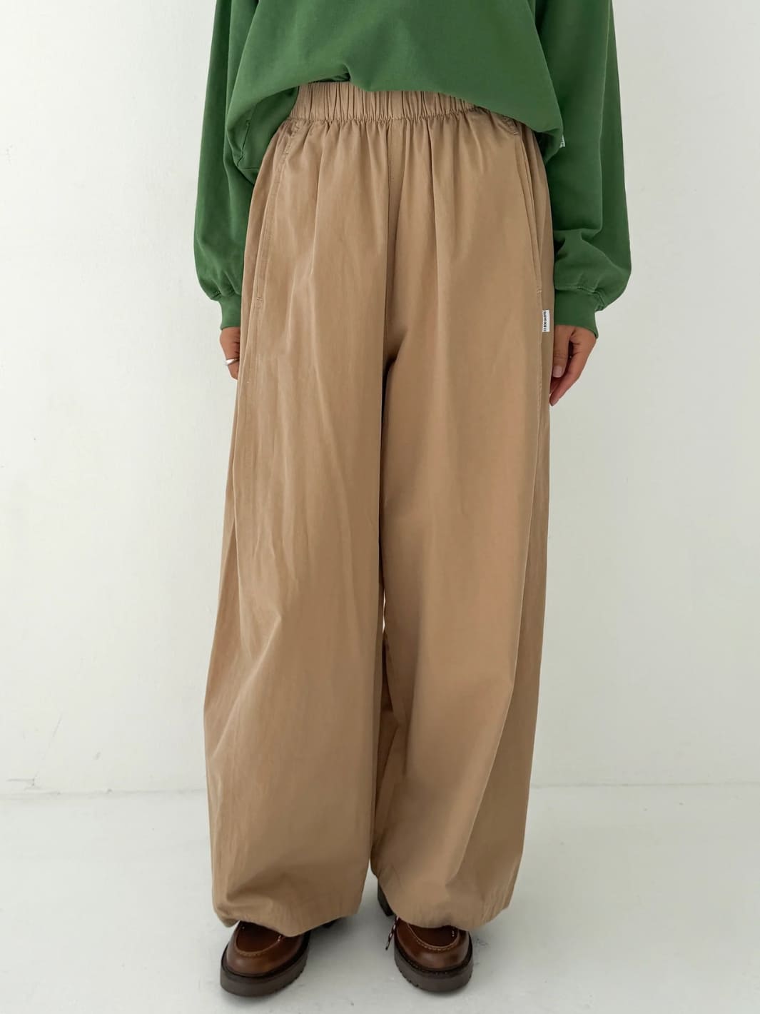 Le Bon Shoppe Parachute Pants in Khaki | Twentyseven Toronto