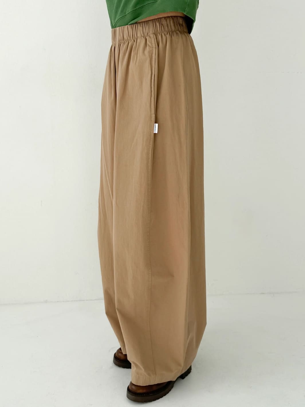 Le Bon Shoppe Parachute Pants in Khaki | Twentyseven Toronto