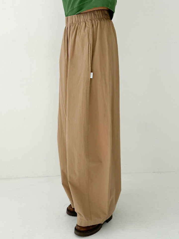 Le Bon Shoppe Parachute Pants in Khaki | Twentyseven Toronto