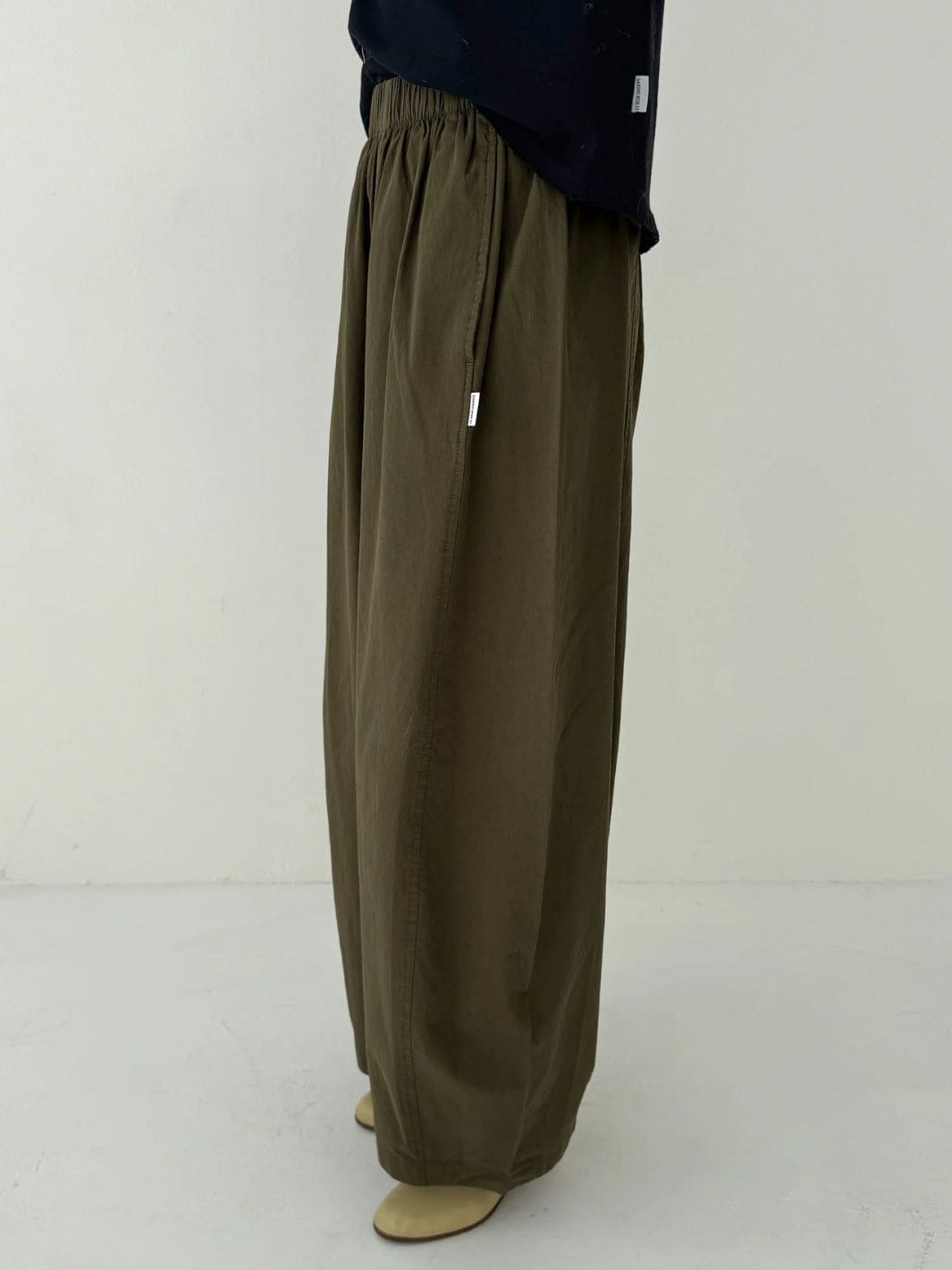 Le Bon Shoppe Parachute Pants in Olive | Twentyseven Toronto