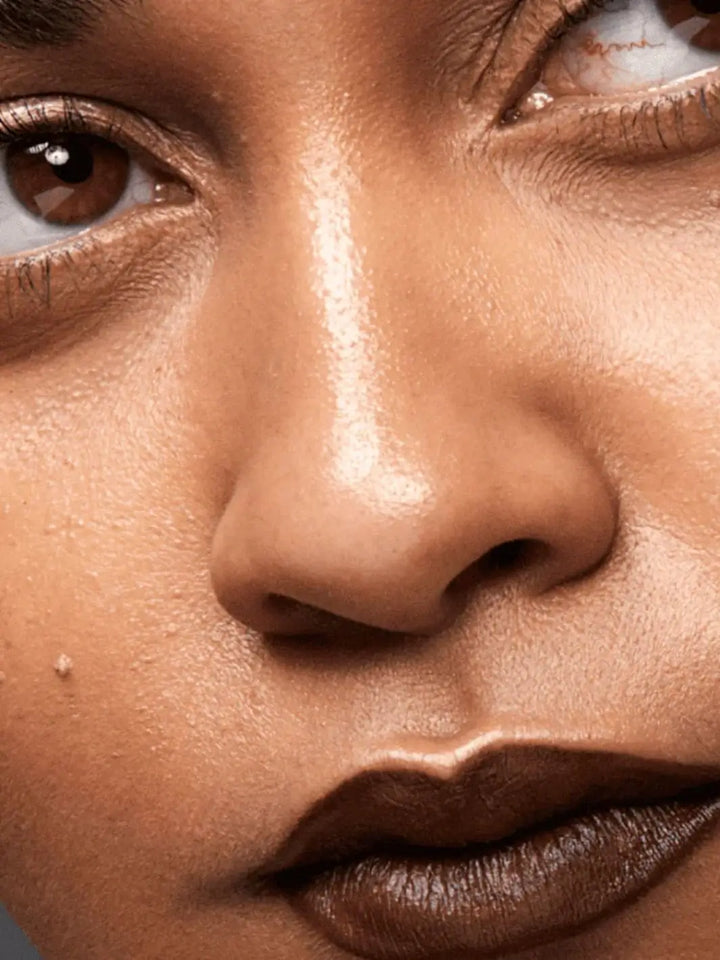 Close-up of a person's face with a focus on the lips using 19/99 Beauty Precision Colour Pencil in 'Barna' | Twentyseven Toronto