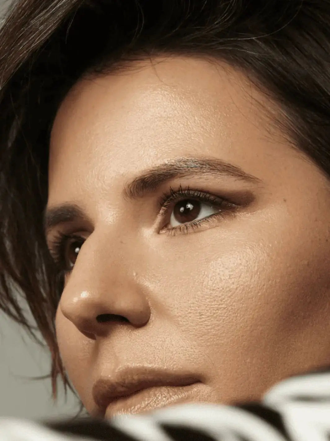 Close up shot of woman with short dark hair wearing 19/99 Beauty Precision Colour Pencil in 'Barna' | Twentyseven Toronto