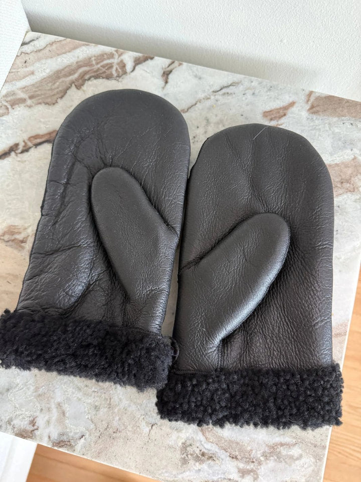 Billy Bamboo Puffy Shearling Mittens in Black | Twentyseven Toronto