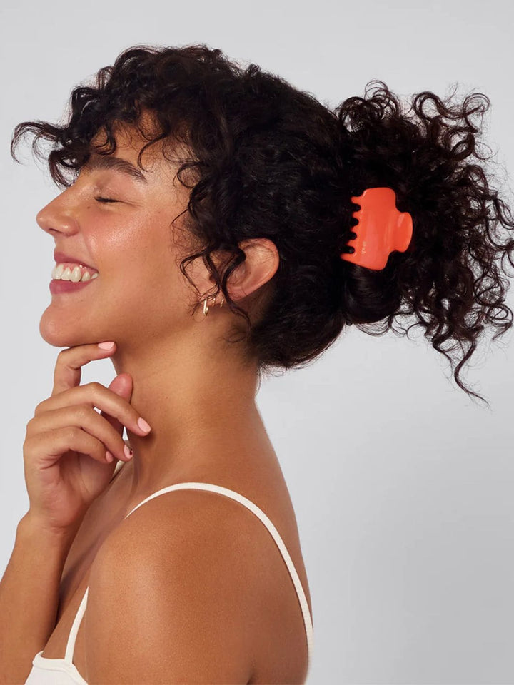 KITSCH Recycled Plastic Medium Cloud Clip in Cherry | Twentyseven Toronto