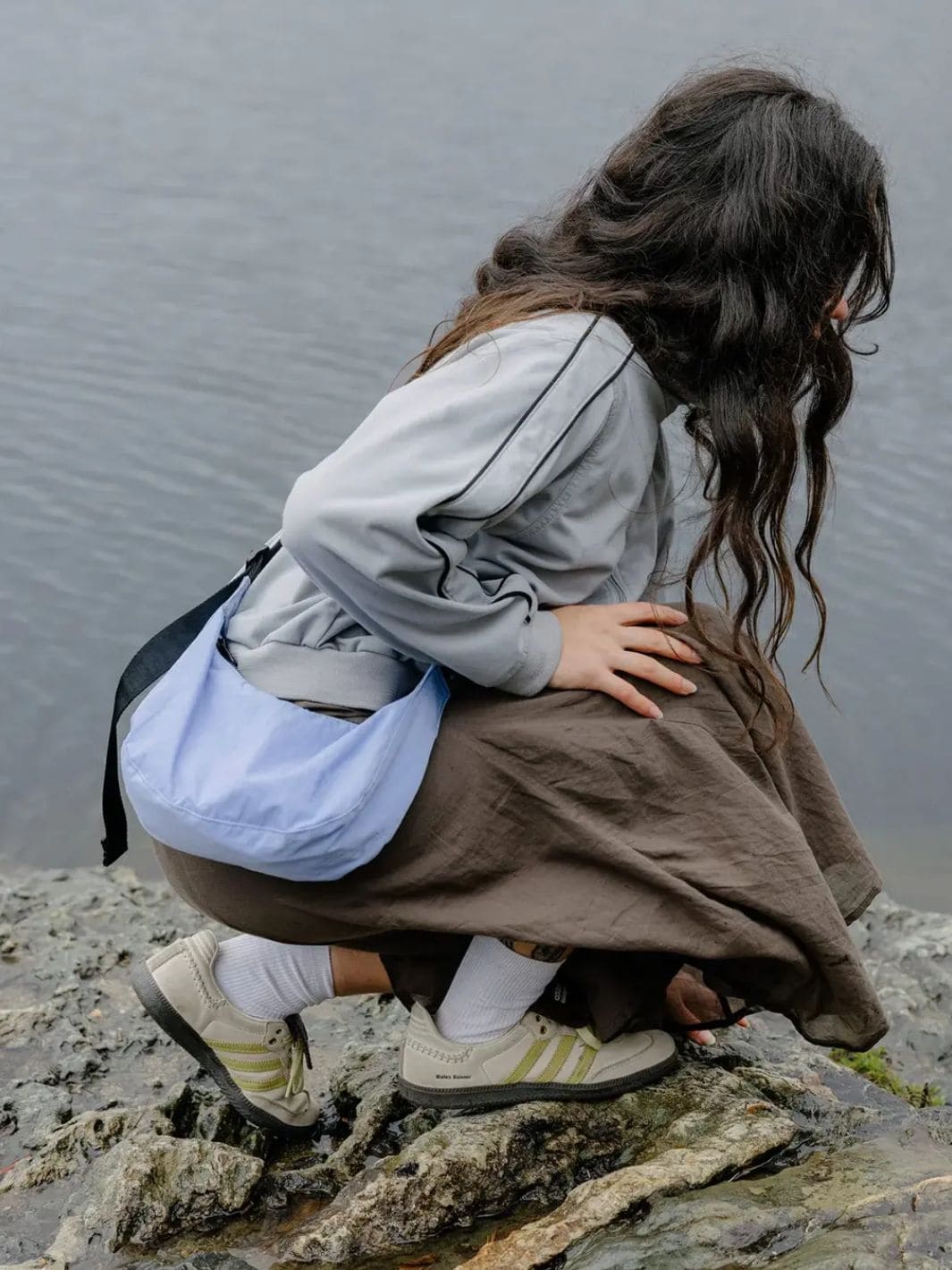 BAGGU ダイナソー　standard BAGGU Small Nylon Crescent Bag in Cornflower | Twentyseven