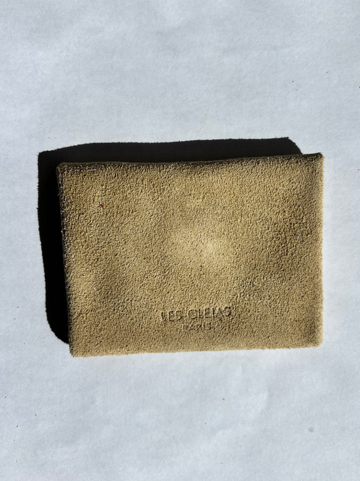 Beige suede coin purse in 'Cream' with branding 'Les Cleias Paris', back view | Twentyseven Toronto