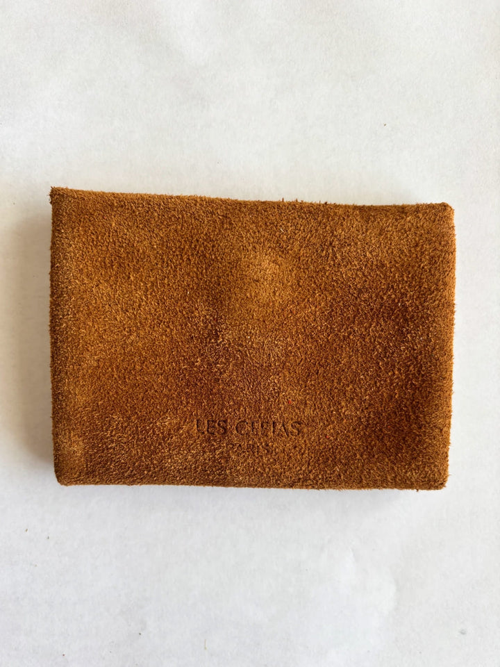 Dark rown textured suede coin purse in 'Warm Brown' with branding 'Les Cleias Paris', back view | Twentyseven Toronto