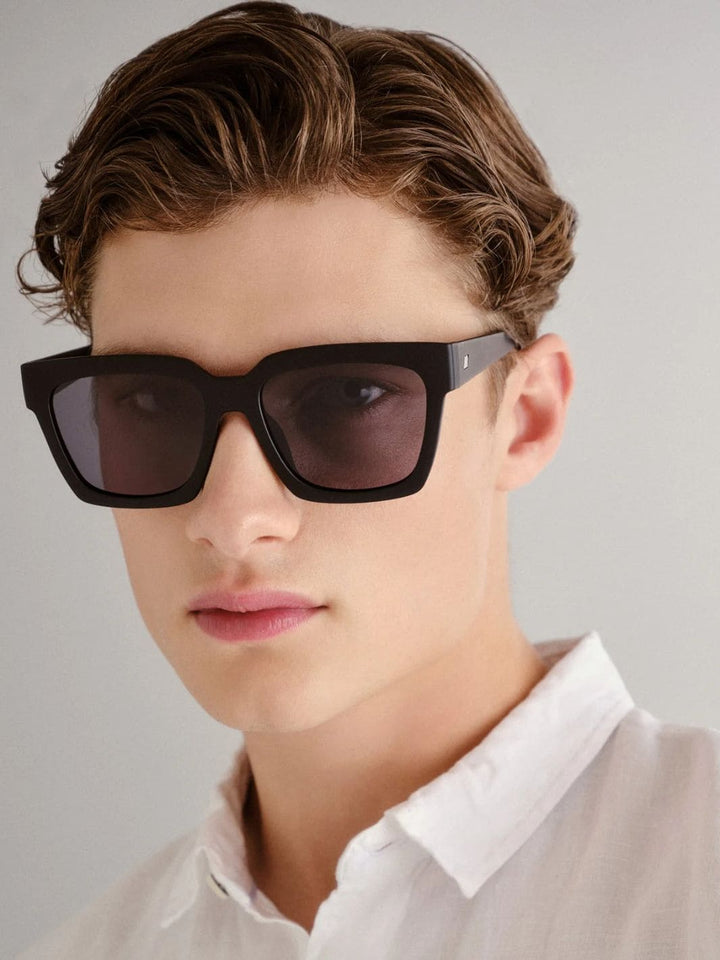 Le Specs Weekend Riot Sunglasses in Matte Black Polarised | Twentyseven Toronto